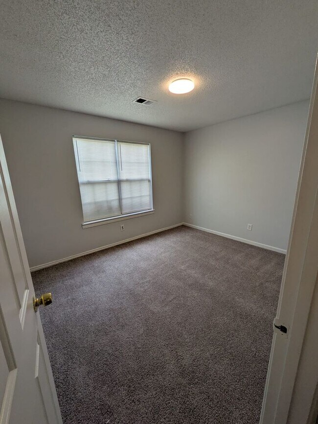 Building Photo - 6730 Pole Creek Dr