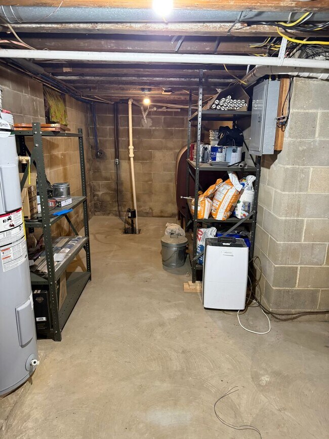 Building Photo - 558 Shippensburg Rd