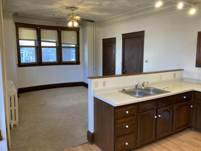 Primary Photo - 2115 Hughitt Ave
