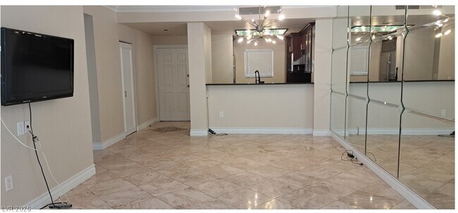 Building Photo - 270 E Flamingo Rd