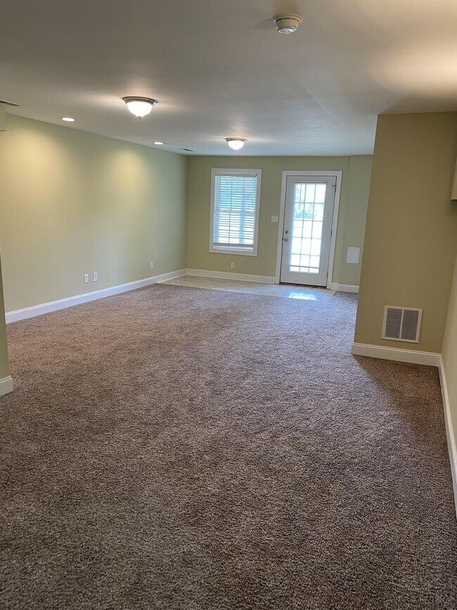 Building Photo - 180 Rowse Dr