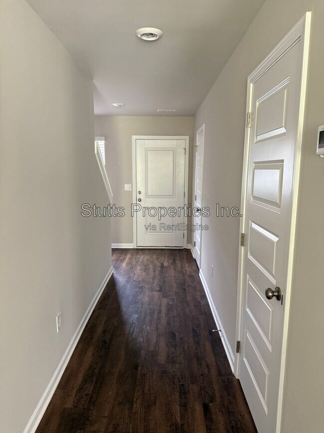 Building Photo - 4141 Hudson Ct SW