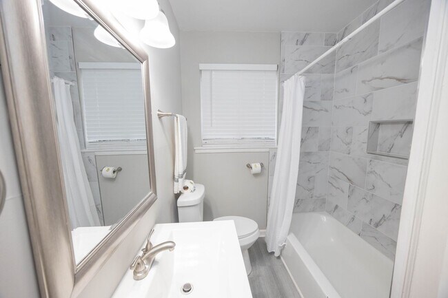 Building Photo - 2058 Woodley Rd