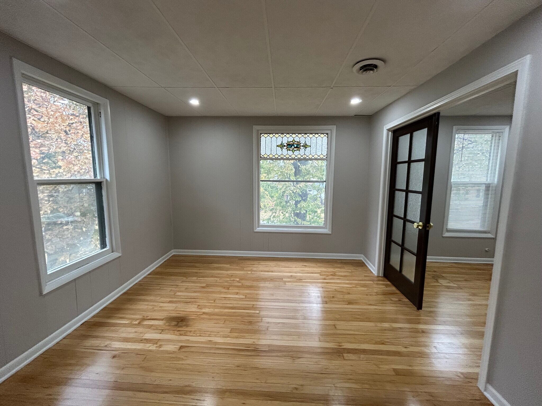 Building Photo - 512 8th Ave NE