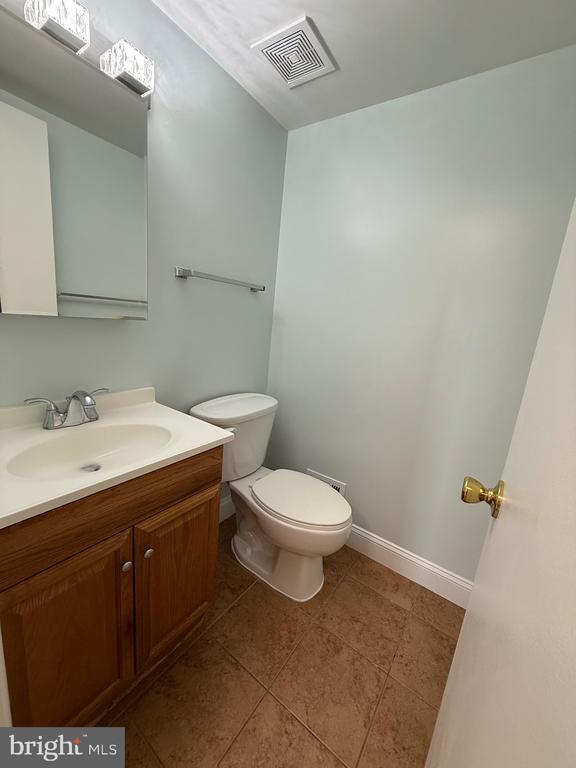 Building Photo - 3301 Fallowfield Dr