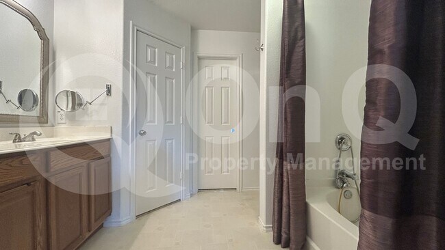 Building Photo - 905 Cedar Creek Dr