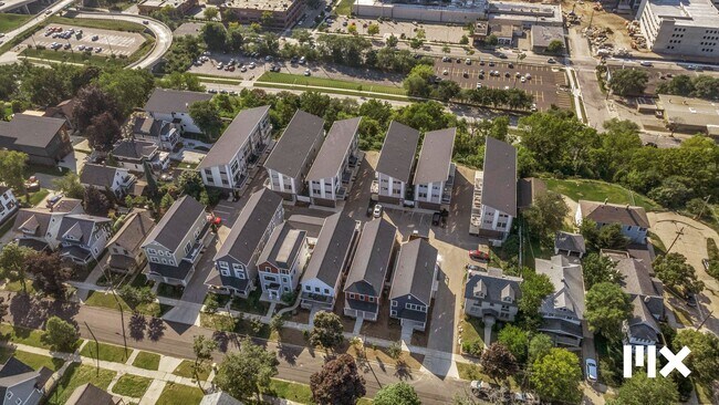 Building Photo - Two Bedroom Condo on Lookout Hill in Grand...