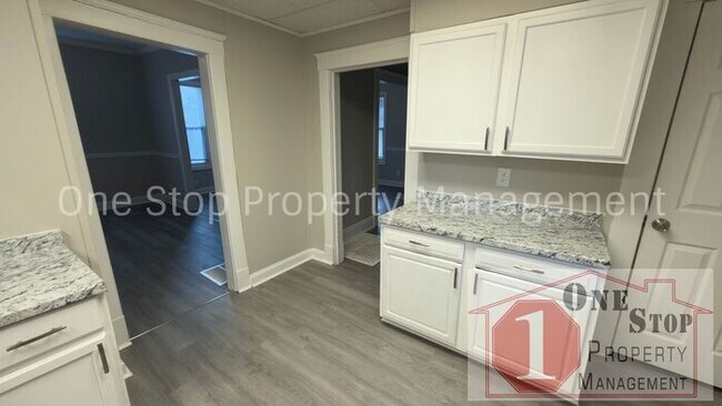 Building Photo - Beautiful 3 Bedroom 1.75 Bathroom Home in Kansas City!