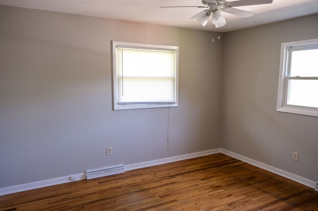 Building Photo - 6 Hardale Ln