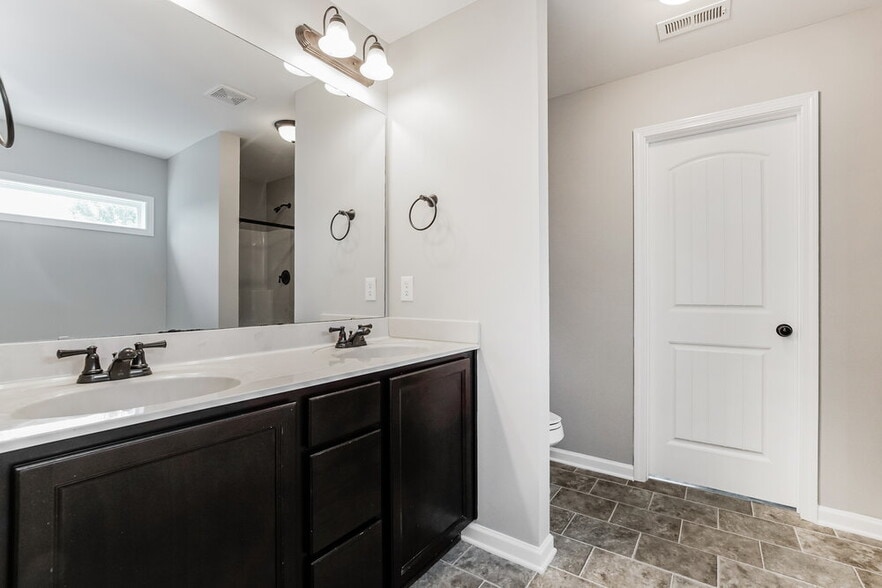 Building Photo - 29 Verrazano Pl