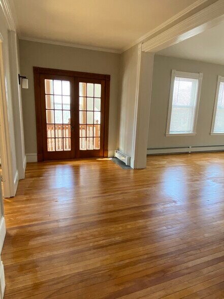 Entry way - 34 Uxbridge St