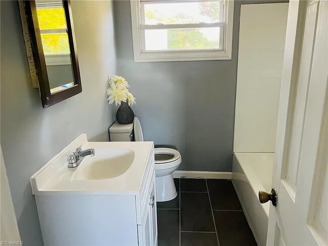 Building Photo - 514 Merritt Dr