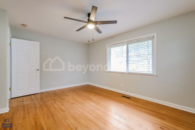 Building Photo - Amazing Move-In Ready 3 BR 3 BA Home - Looking for You!