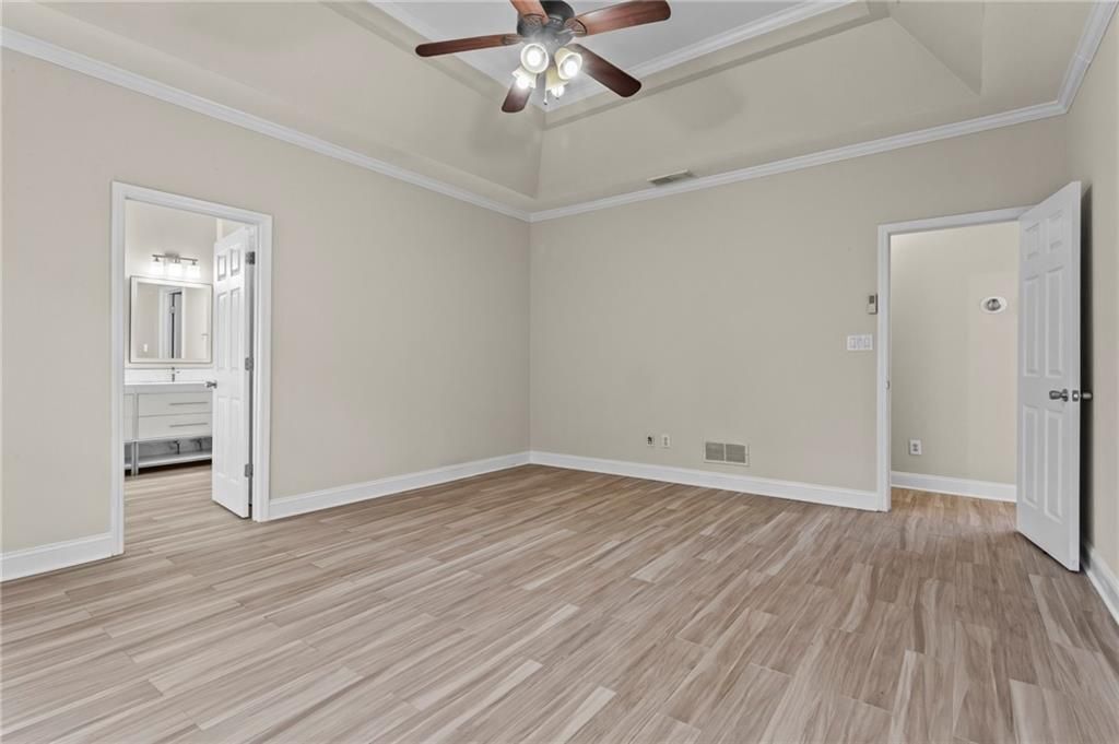 Building Photo - 3030 Northcliff Dr