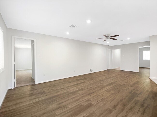 Building Photo - 5830 Ettrick Dr