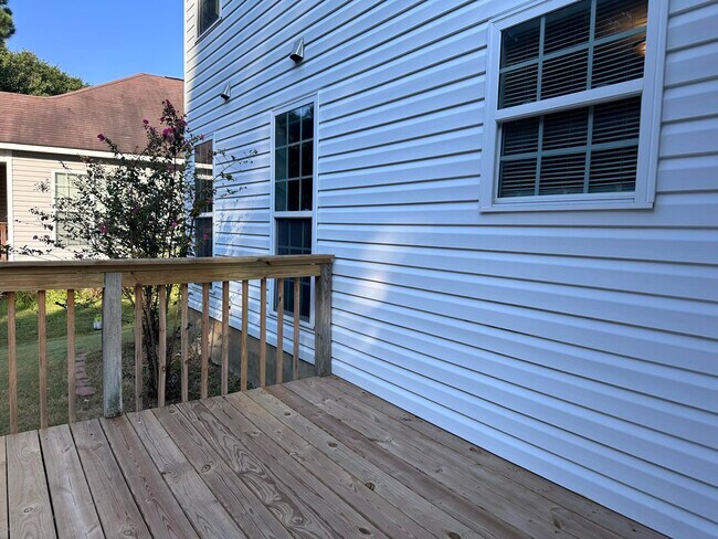 Building Photo - 2009 Dundee Way