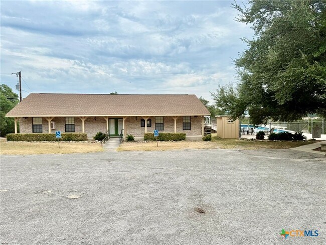 Building Photo - 103 Crestview Dr