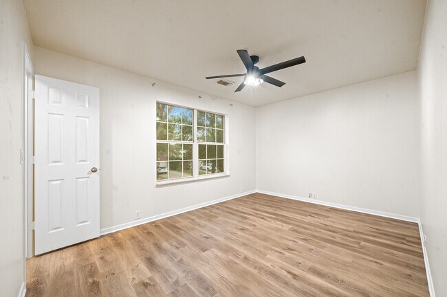 Building Photo - 16530 Bristle Creek Dr