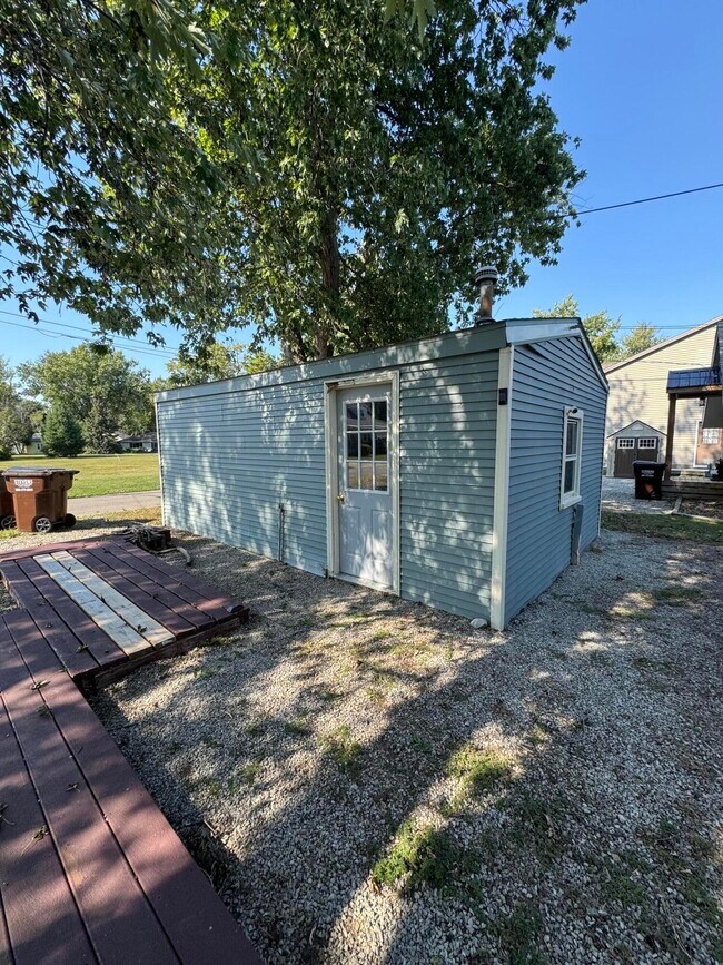 Building Photo - 13512 Venetian Dr