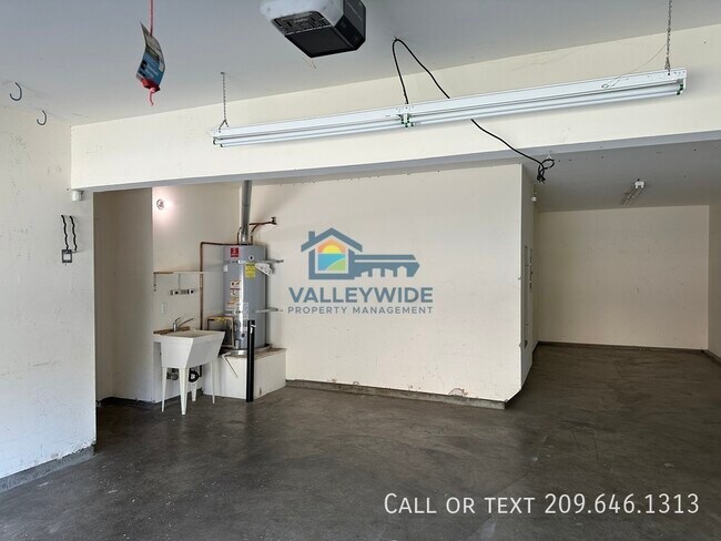 Building Photo - 2704 Acapulco Way
