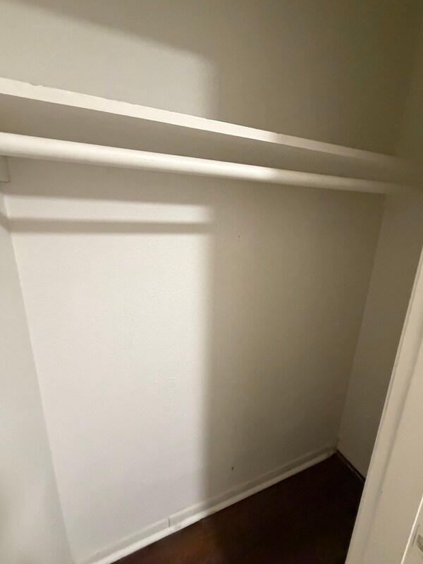 Building Photo - 1485 Meadowview Dr