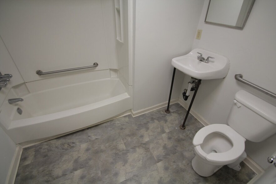 Building Photo - 505 South Ave