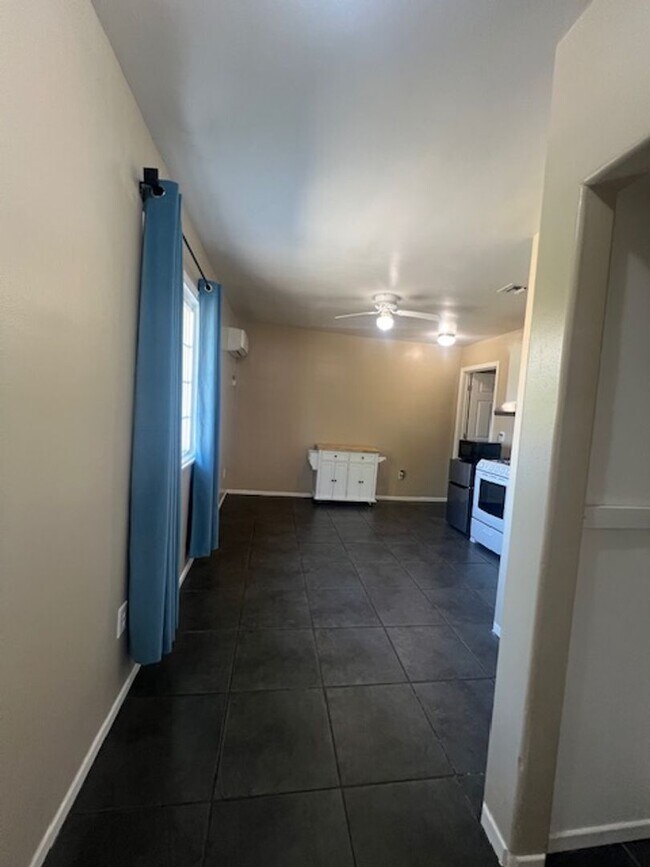 Building Photo - Charming 1 Bedroom, 1 Bathroom ADU in Pacoima! Ready for Move-In!