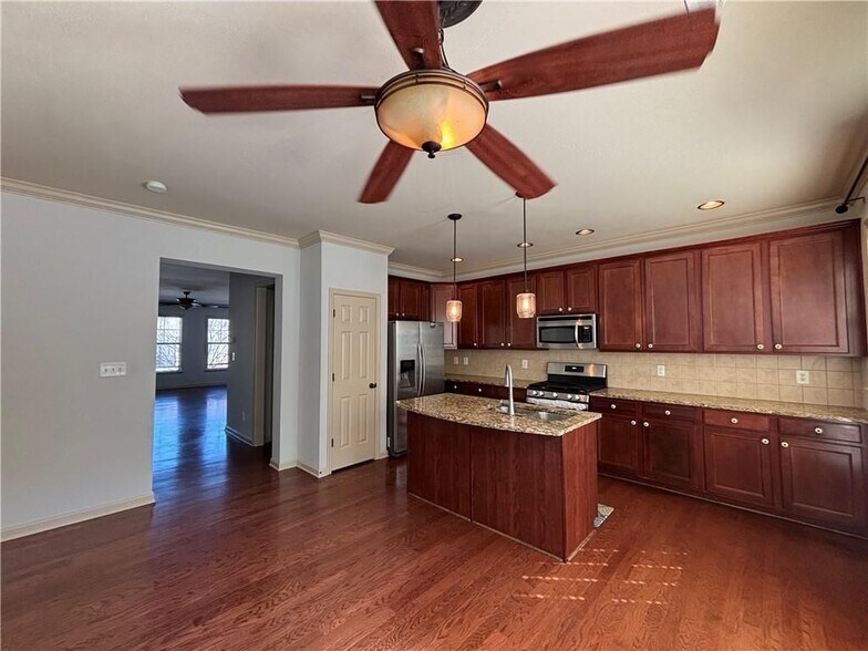 Building Photo - 800 Village Field Ct NW