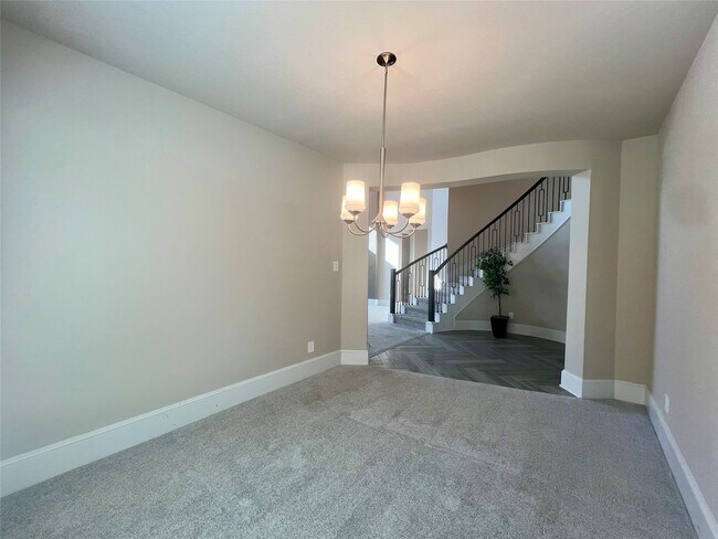 Building Photo - 15815 Sunlit Falls Dr