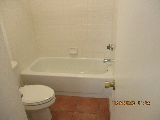 Building Photo - 2700 S White Mountain Rd