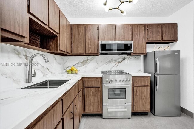 Building Photo - 5325 SW 77th Ct