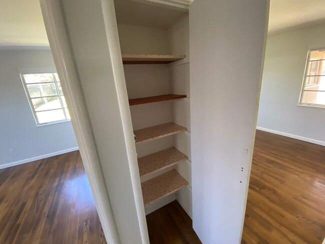 Building Photo - Charming 3 Bedroom Home in Quiet Tree-Line...