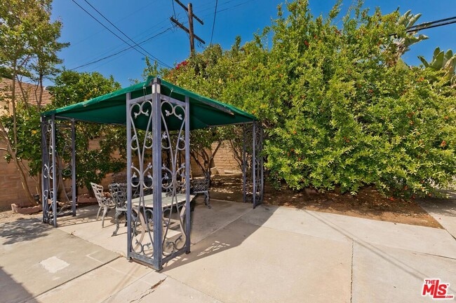 Building Photo - 5049 Hesperia Ave