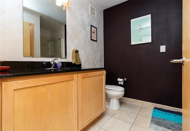 Building Photo - Modern 2-Bedroom, 2-Bathroom Condo – Prime...