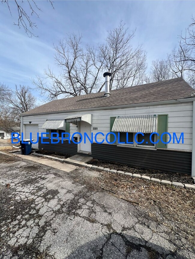 Primary Photo - Beautiful 2 bedroom 1 bathroom home with 1...