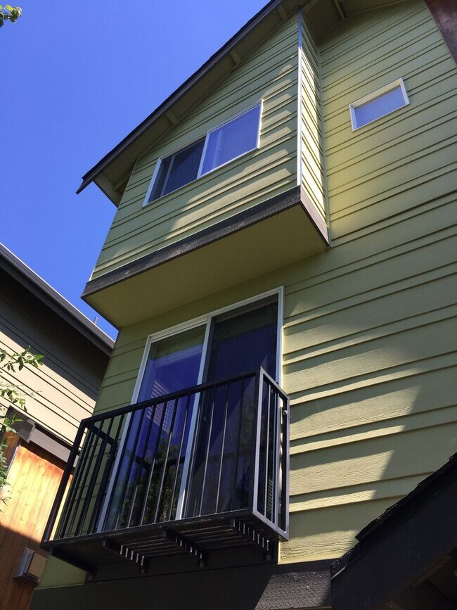 Building Photo - 12546 35th Ave NE