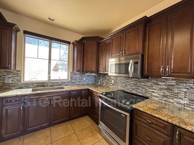 Building Photo - 530 S Coral Cv