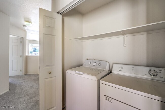 Building Photo - 1452 Rothwell Ct