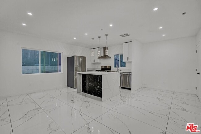 Building Photo - 4334 1/2 Sepulveda Blvd