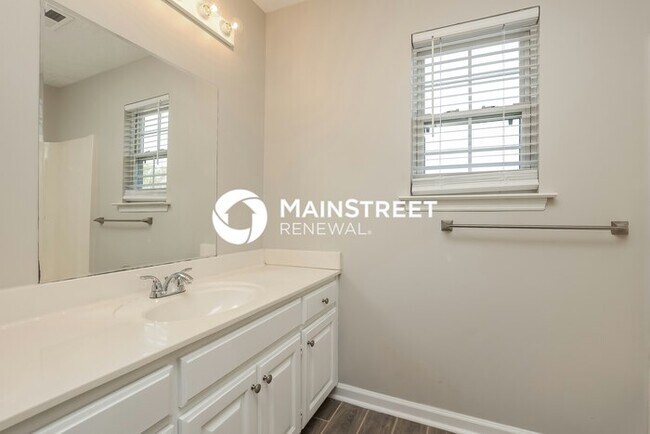 Building Photo - 3 Bedroom Pet-Friendly Home in MADISON, TN...