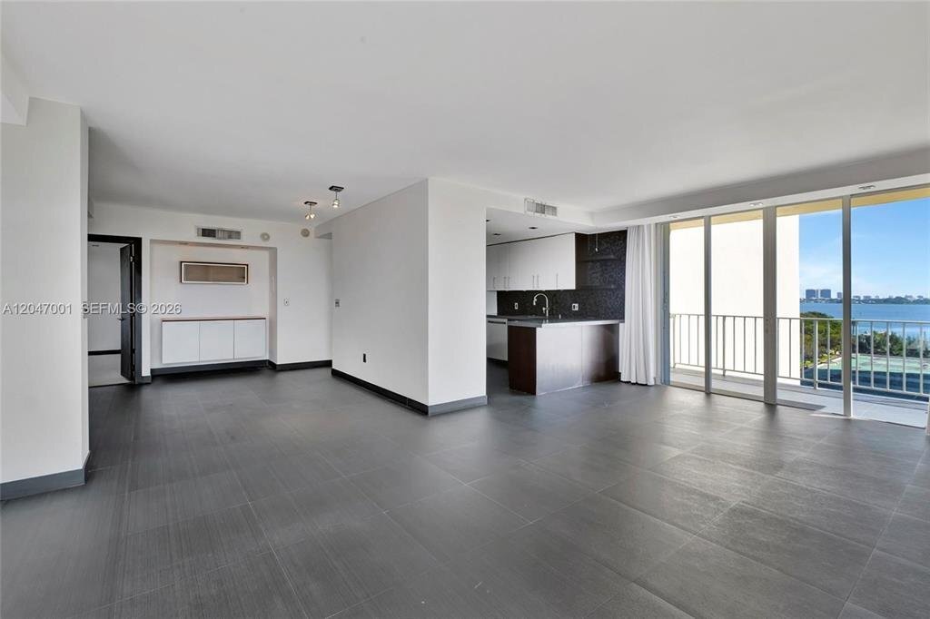 Building Photo - 11111 Biscayne Blvd