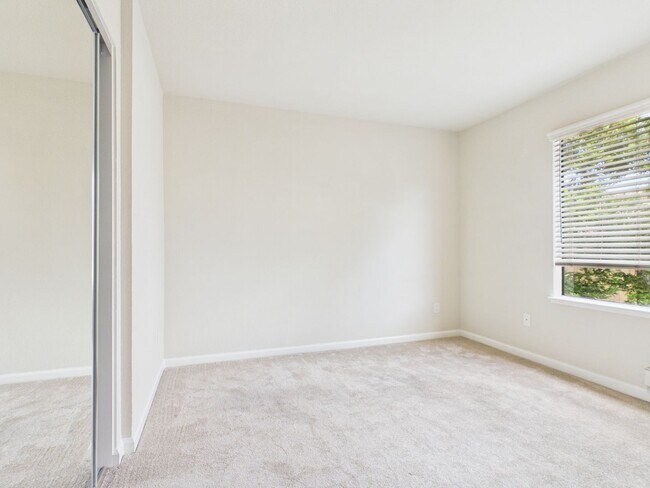 Building Photo - 2 Bedroom Condo at Kimberly Place in Monterey