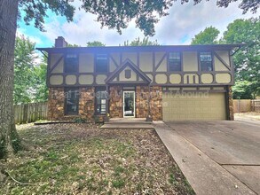 Building Photo - 1811 W Gulfport Cir