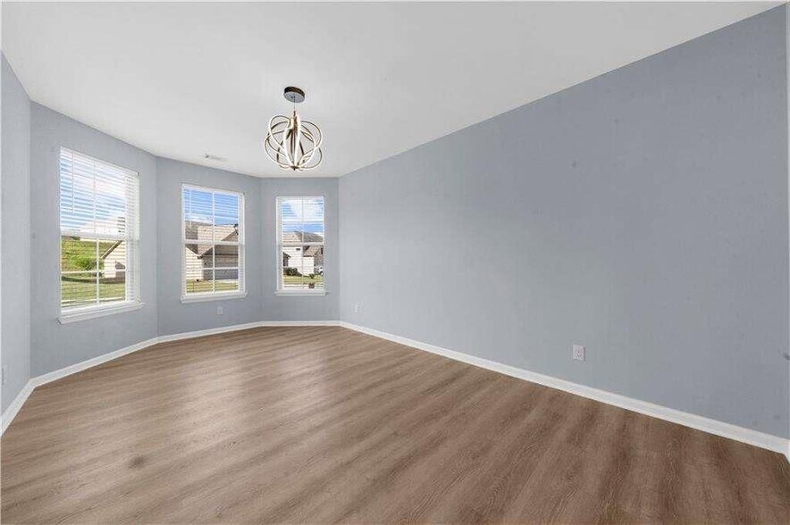 Building Photo - 5435 Mirror Lake Dr