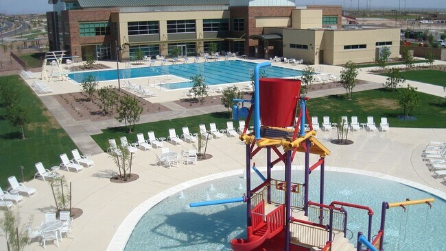 Building Photo - Fully furnished short term rental in Florence w/heated pool and spa