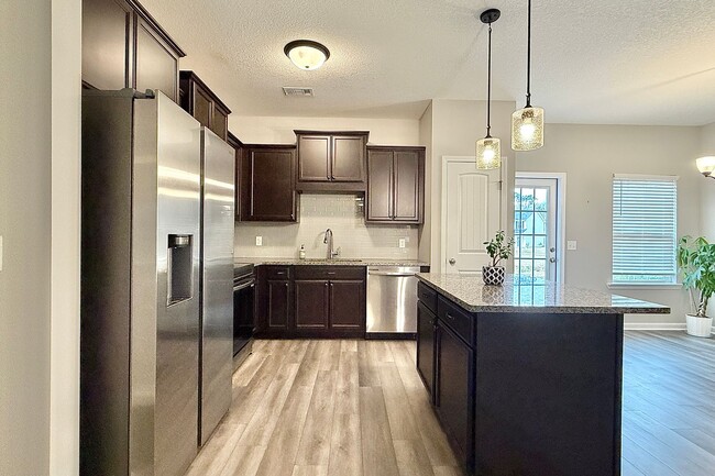 Building Photo - AVAILABLE NOW! (Pet Friendly)