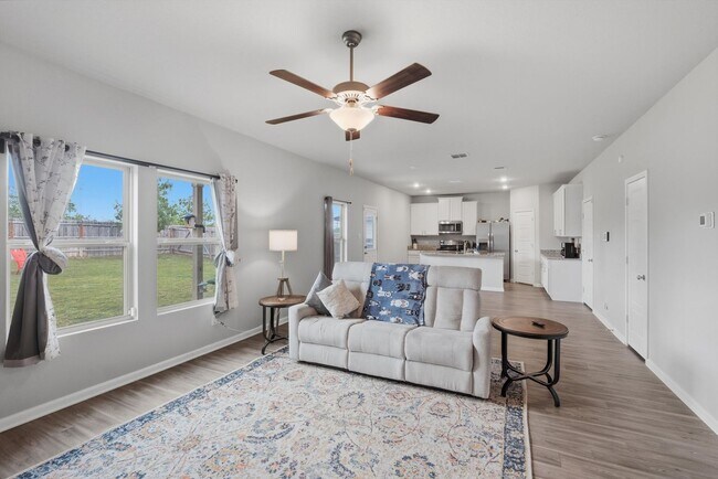 Building Photo - Bright & Airy Living Near Lackland AFB