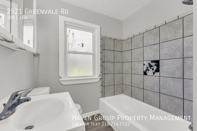 Building Photo - 2521 Greenvale Rd