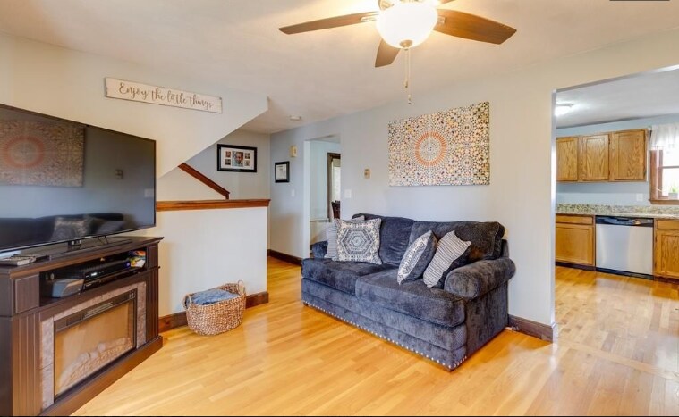 Building Photo - 52 Winnepurkit Ave