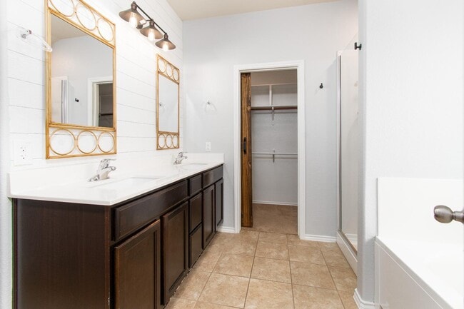 Building Photo - 4831 Rosaline Dr